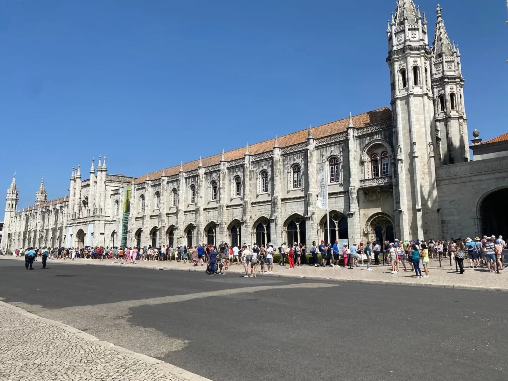 Long lines Jeronimos 1